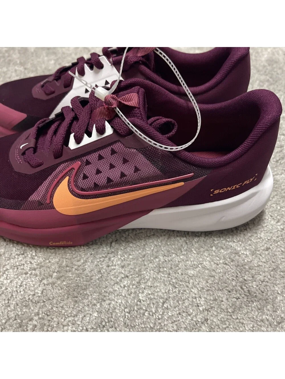 Nike Sneaker Size 5 Youth NEW